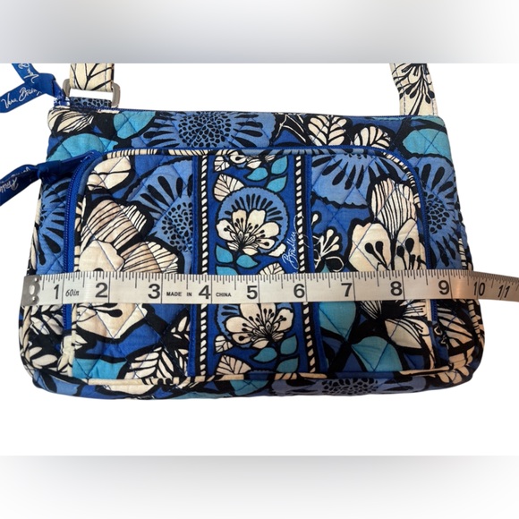 Vera Bradley Crossbody Bag with built in wallet - Blue Bayou - Picture 5 of 6